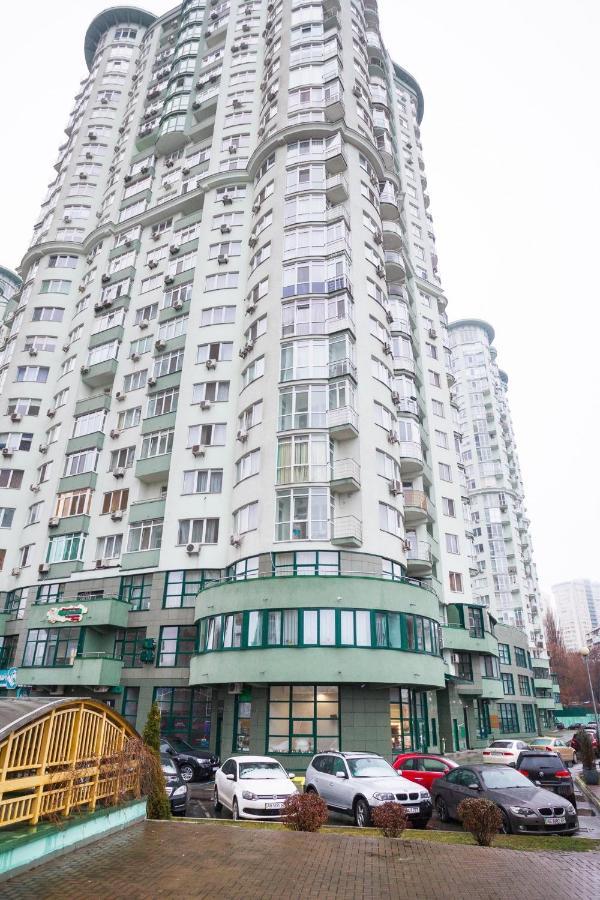 Navit Luxury Apartments With Breakfast Near The Railway Station, The City Center And The Park เคียฟ ภายนอก รูปภาพ