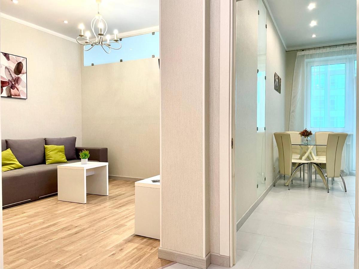 Navit Luxury Apartments With Breakfast Near The Railway Station, The City Center And The Park เคียฟ ภายนอก รูปภาพ