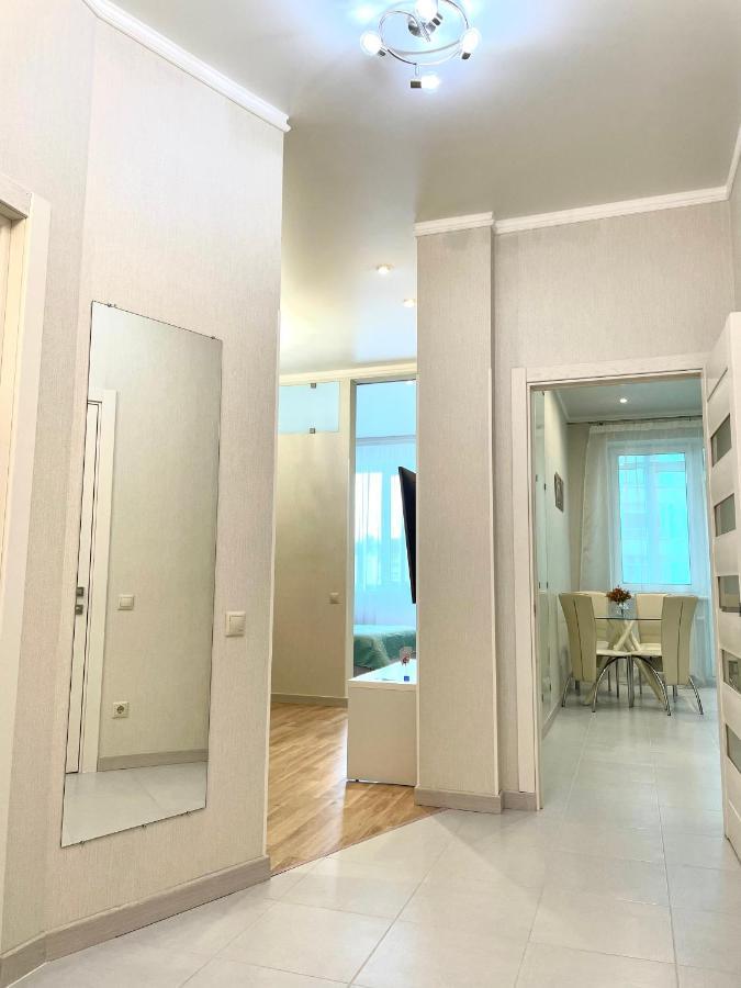 Navit Luxury Apartments With Breakfast Near The Railway Station, The City Center And The Park เคียฟ ภายนอก รูปภาพ