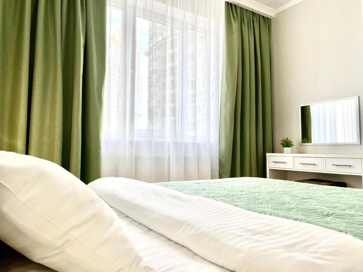 Navit Luxury Apartments With Breakfast Near The Railway Station, The City Center And The Park เคียฟ ภายนอก รูปภาพ