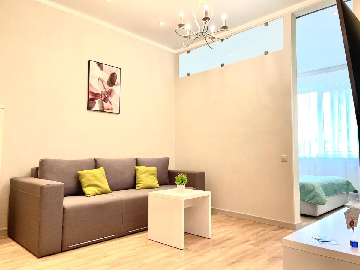 Navit Luxury Apartments With Breakfast Near The Railway Station, The City Center And The Park เคียฟ ภายนอก รูปภาพ