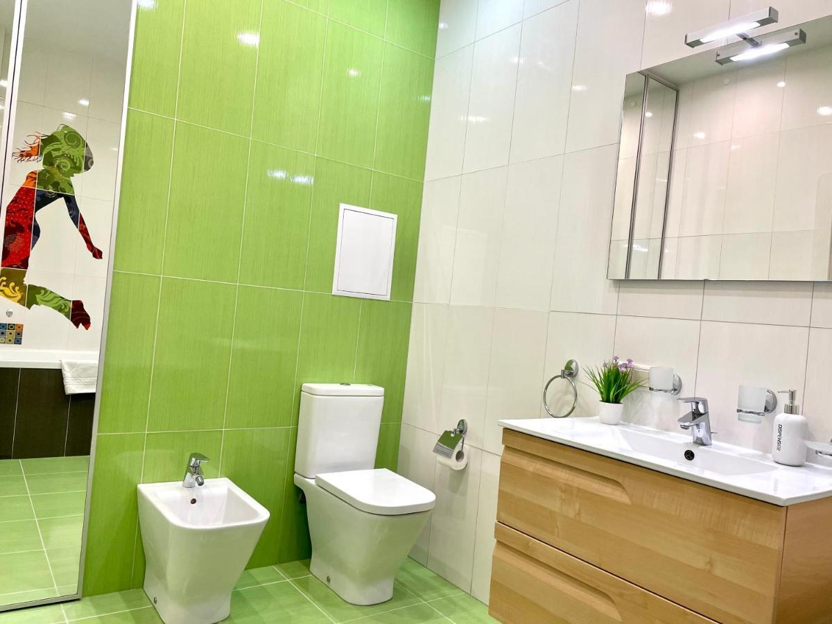 Navit Luxury Apartments With Breakfast Near The Railway Station, The City Center And The Park เคียฟ ภายนอก รูปภาพ