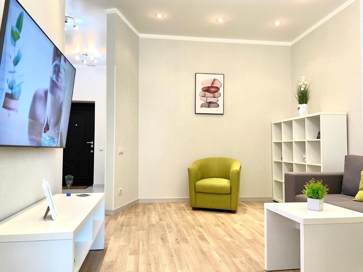 Navit Luxury Apartments With Breakfast Near The Railway Station, The City Center And The Park เคียฟ ภายนอก รูปภาพ
