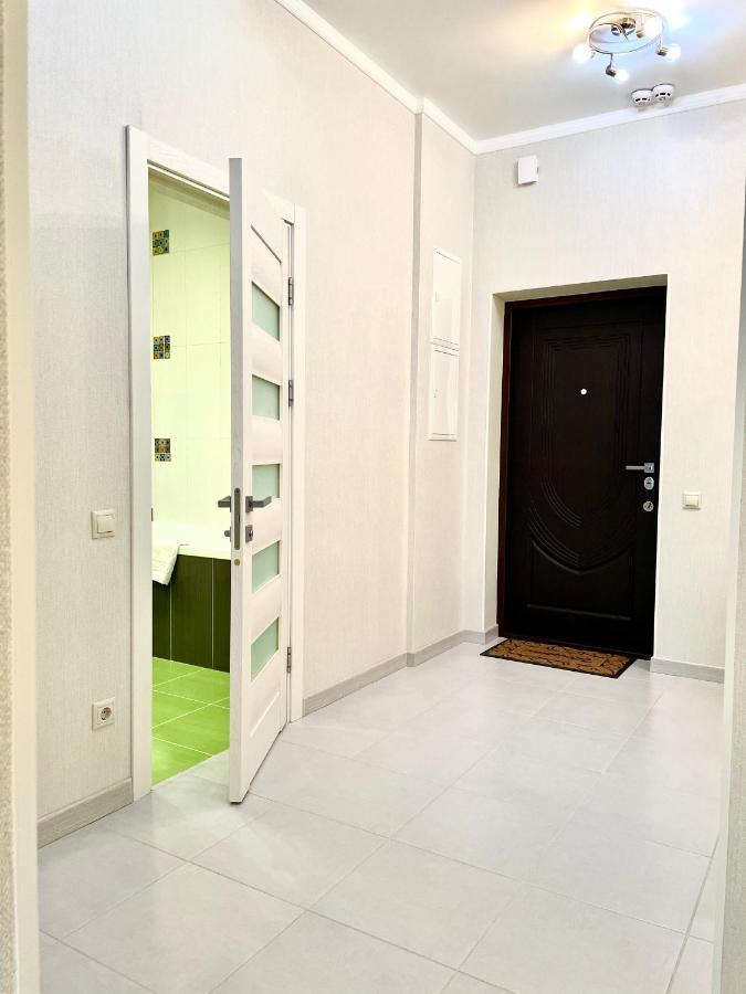 Navit Luxury Apartments With Breakfast Near The Railway Station, The City Center And The Park เคียฟ ภายนอก รูปภาพ