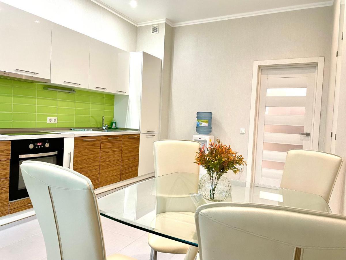 Navit Luxury Apartments With Breakfast Near The Railway Station, The City Center And The Park เคียฟ ภายนอก รูปภาพ