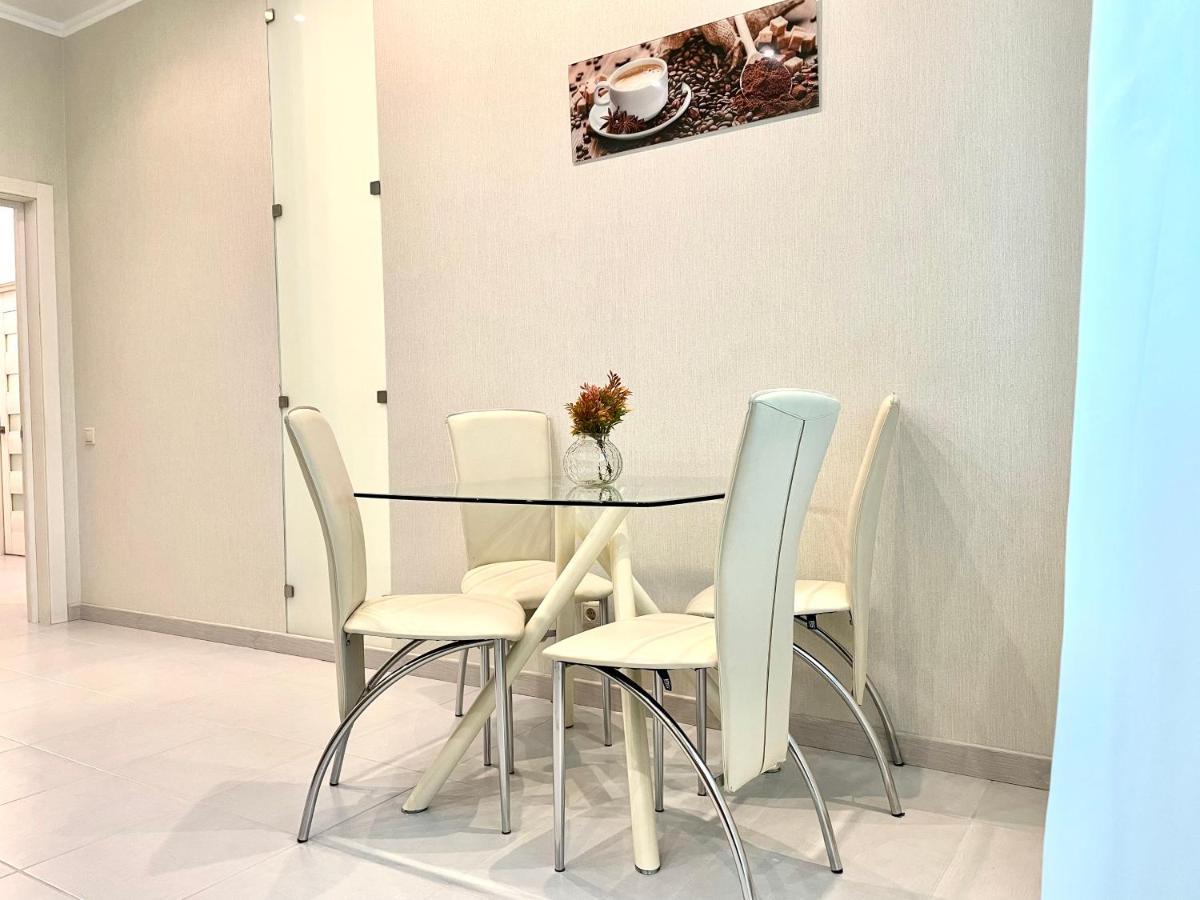 Navit Luxury Apartments With Breakfast Near The Railway Station, The City Center And The Park เคียฟ ภายนอก รูปภาพ