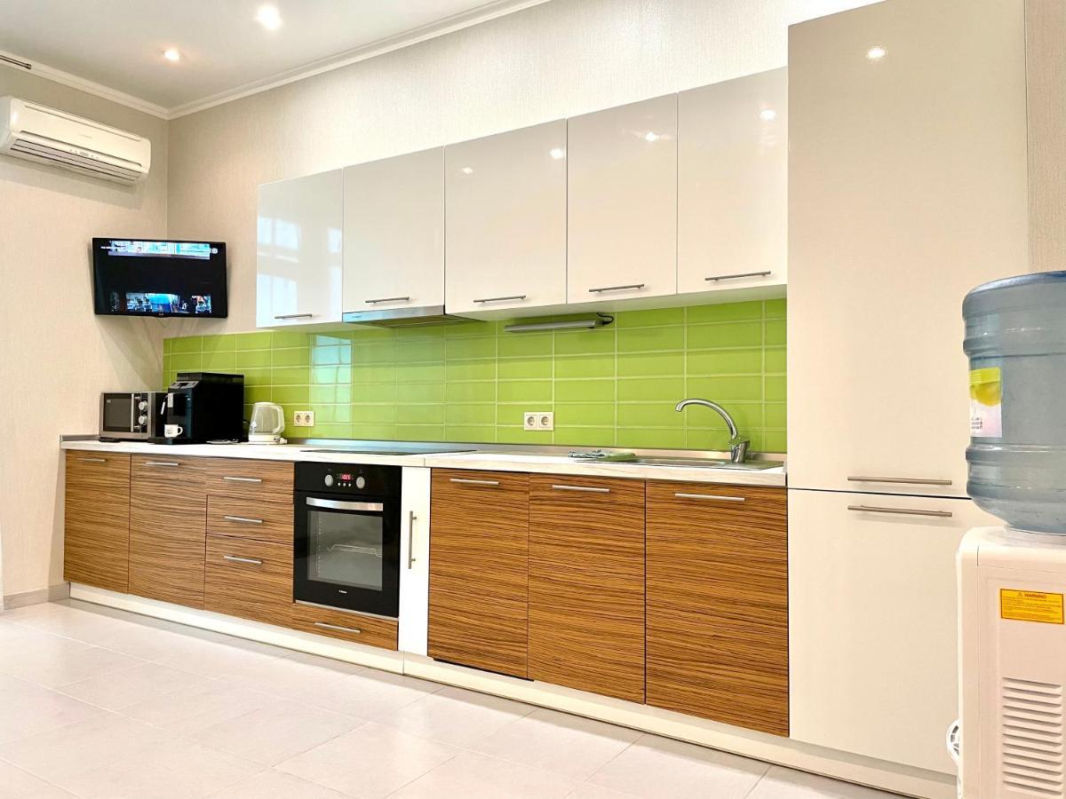 Navit Luxury Apartments With Breakfast Near The Railway Station, The City Center And The Park เคียฟ ภายนอก รูปภาพ