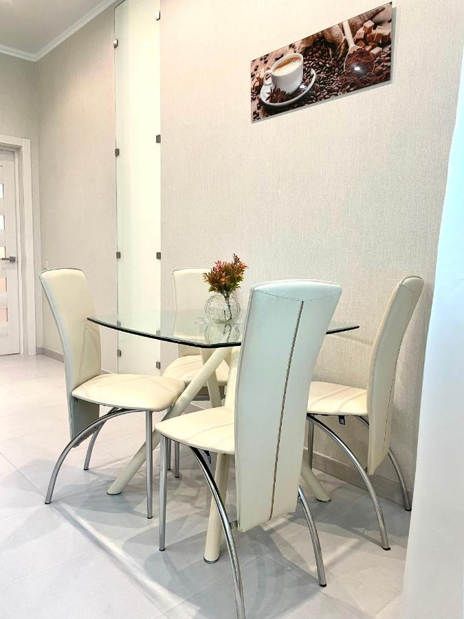 Navit Luxury Apartments With Breakfast Near The Railway Station, The City Center And The Park เคียฟ ภายนอก รูปภาพ