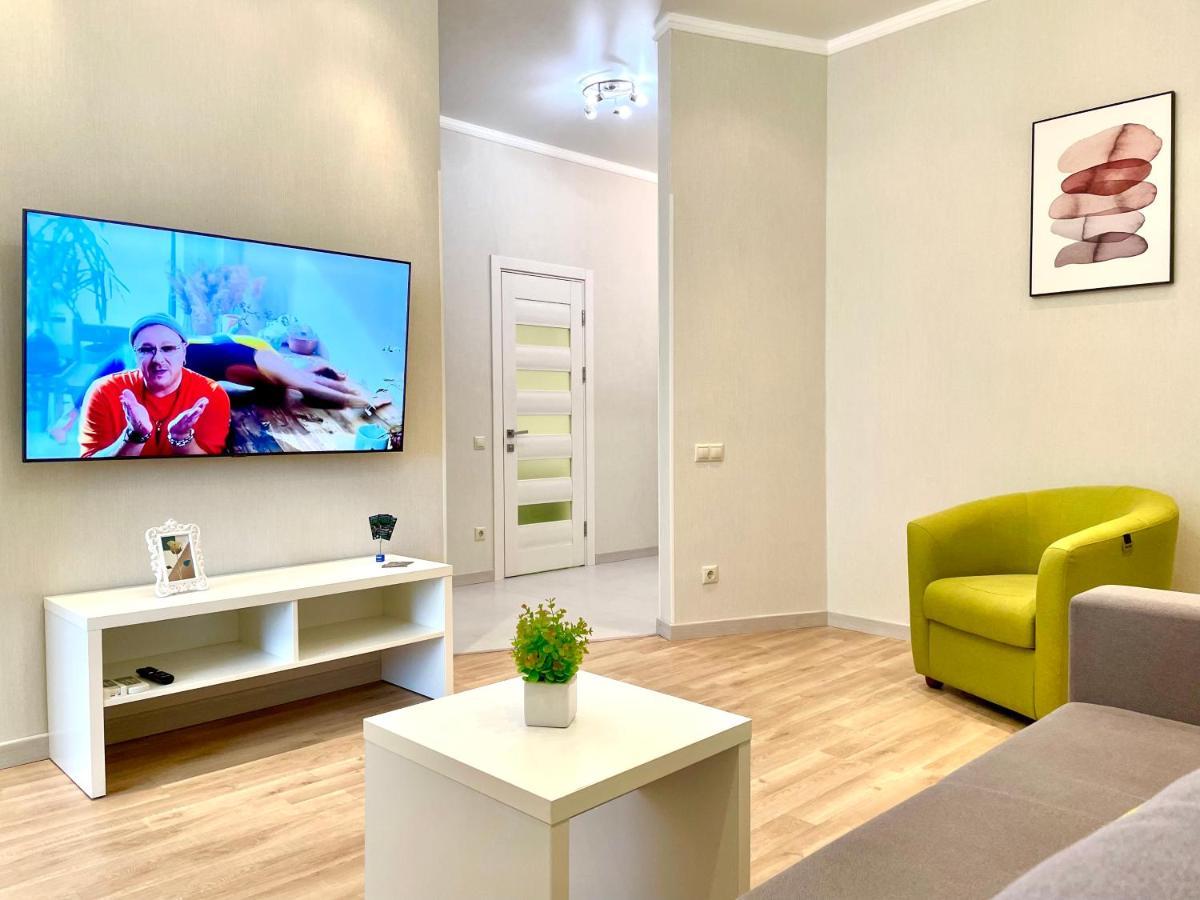 Navit Luxury Apartments With Breakfast Near The Railway Station, The City Center And The Park เคียฟ ภายนอก รูปภาพ